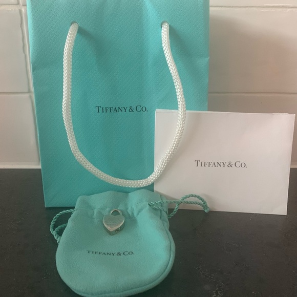 Tiffany and Co. Please Return to Tiffany Heart Padlock Charm in Sterling Silver - Picture 4 of 7
